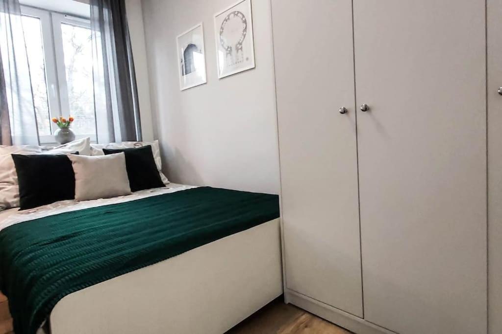 Bezagenta Mozart4 2 Room Easy Transit To City Wifi Varsóvia Exterior foto